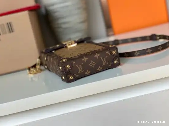 Official oldcobbler LOUIS TRUNK VUITTON POCHETTE VERTICAL 0701